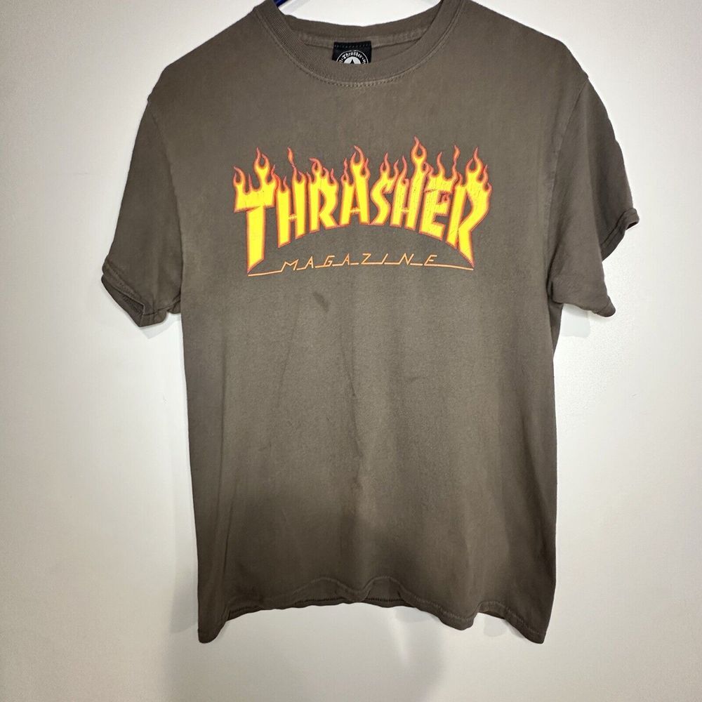 Thrasher Magazine Flame Shirt Mens Size Medium Gray Short Sleeve Skateboarding